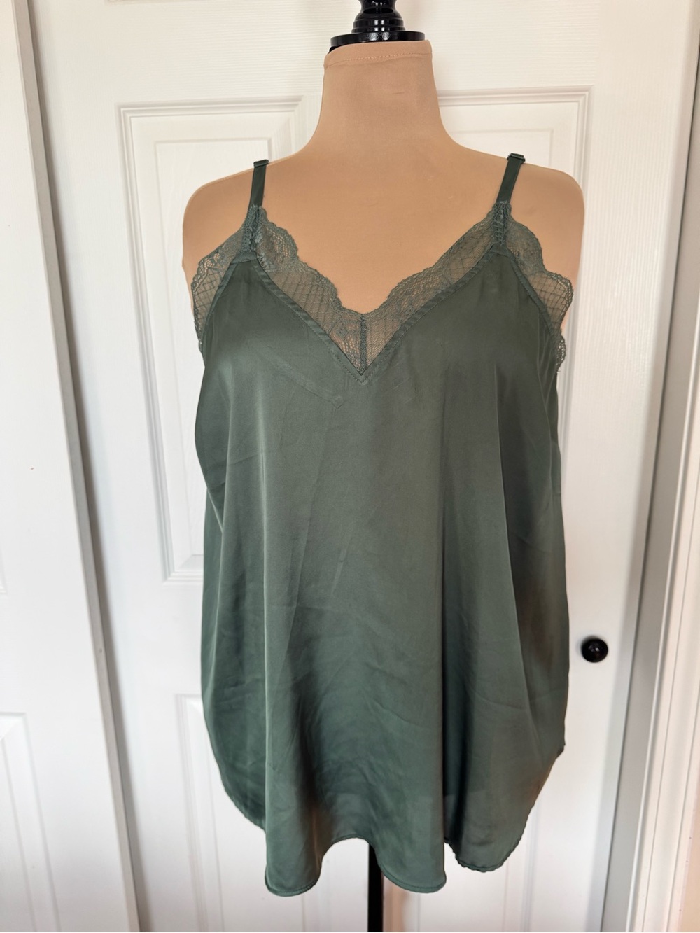 Like New Torrid Swing Lace Trim Blouse in green with adjustable straps